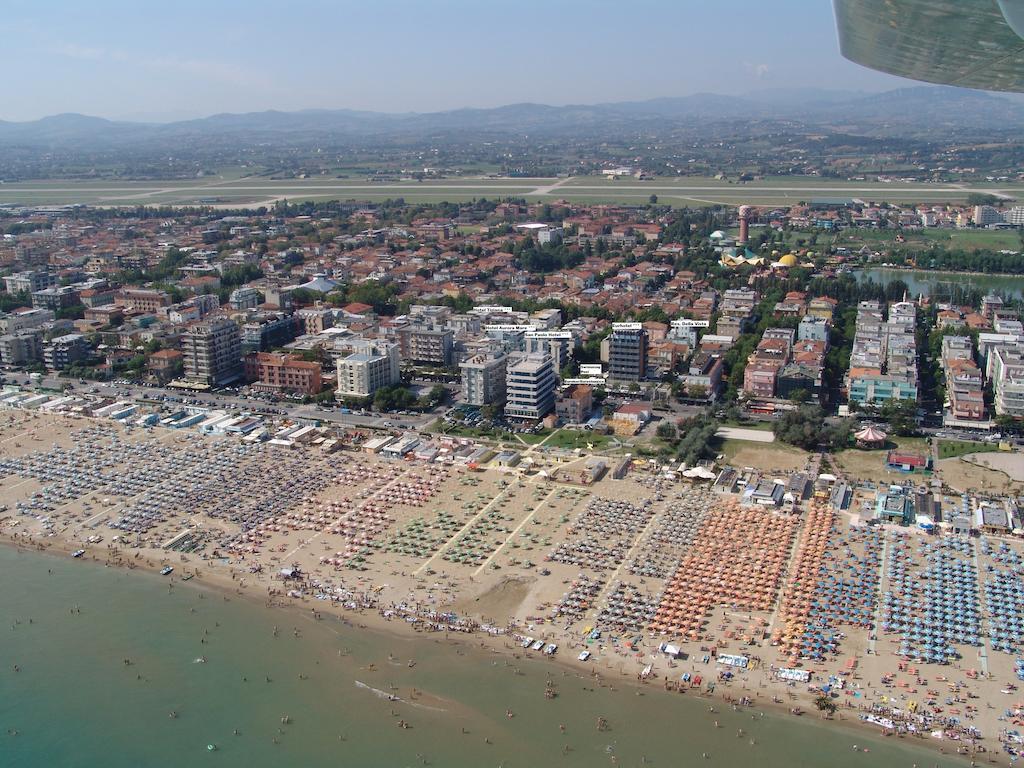 Eurhotel Ріміні Екстер'єр фото